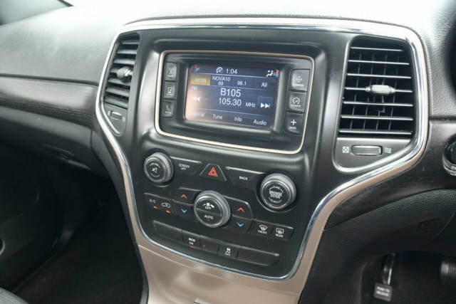 2013 Jeep Grand Cherokee Laredo 4x2 11 of 19