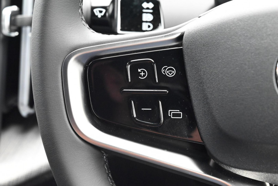 2026 Volvo EX30  Single Motor Extended Range Plus SUV Image 17