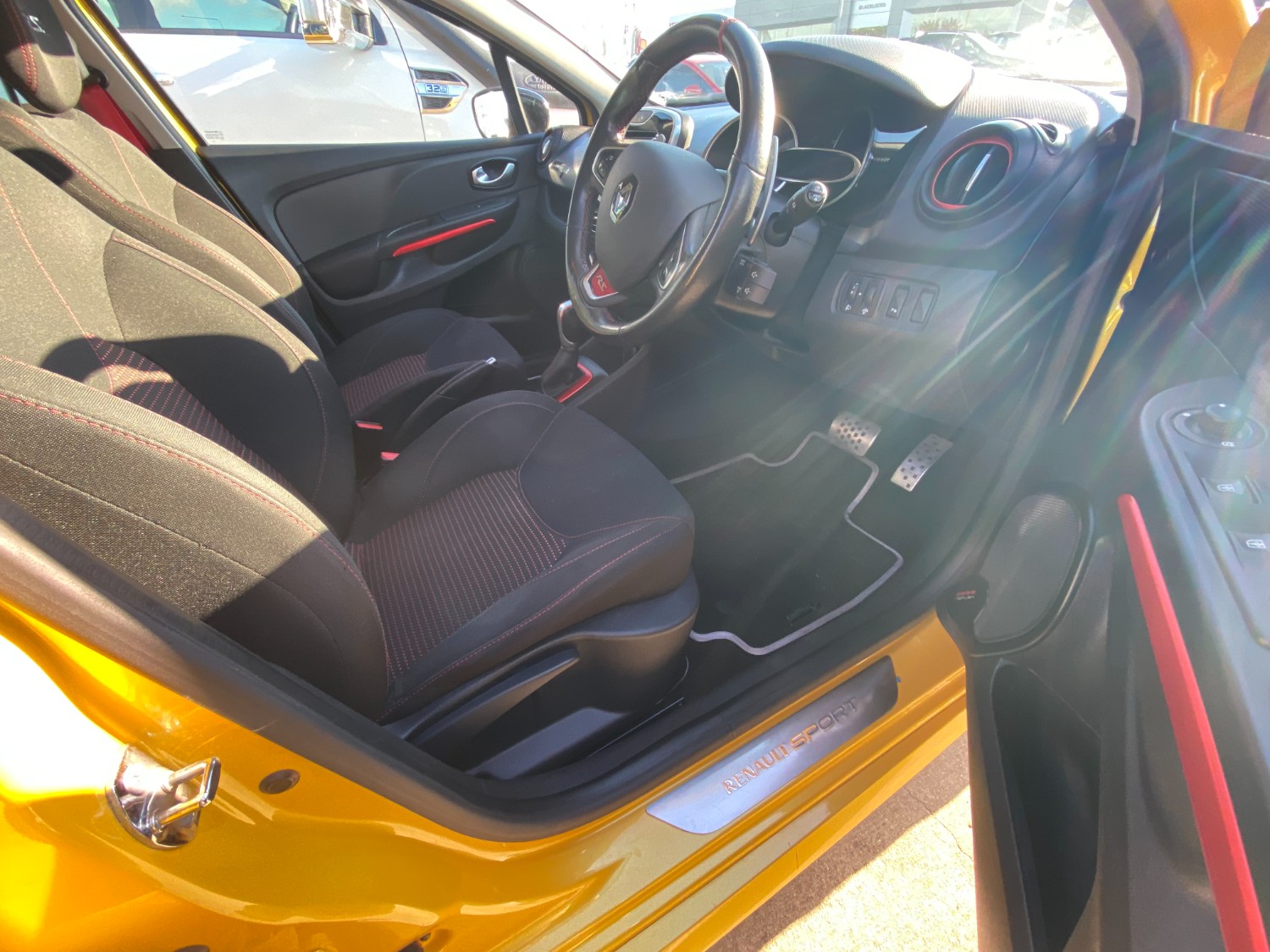 2016 Renault Clio IV B98 R.S. 200 Hatch Image 11