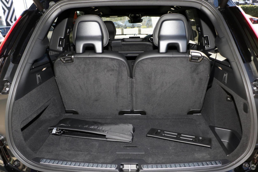 2026 Volvo XC90 L Series Black Edition SUV Image 10
