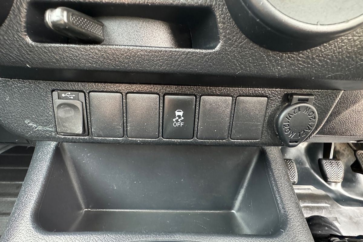 2017 Toyota HiLux GUN122R Workmate Cab Chassis Image 13
