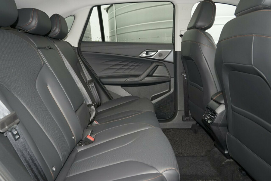 2024 MY24.5 MG HS AS33 Essence SUV Image 9