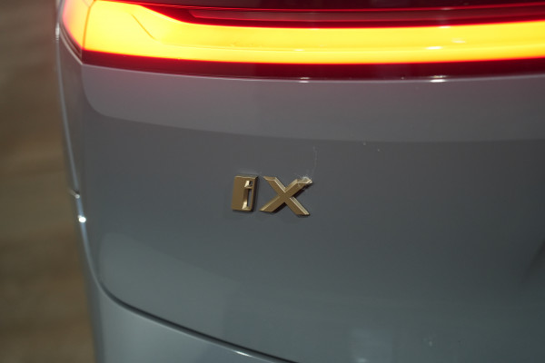 2022 BMW iX xDrive40 SUV image 9