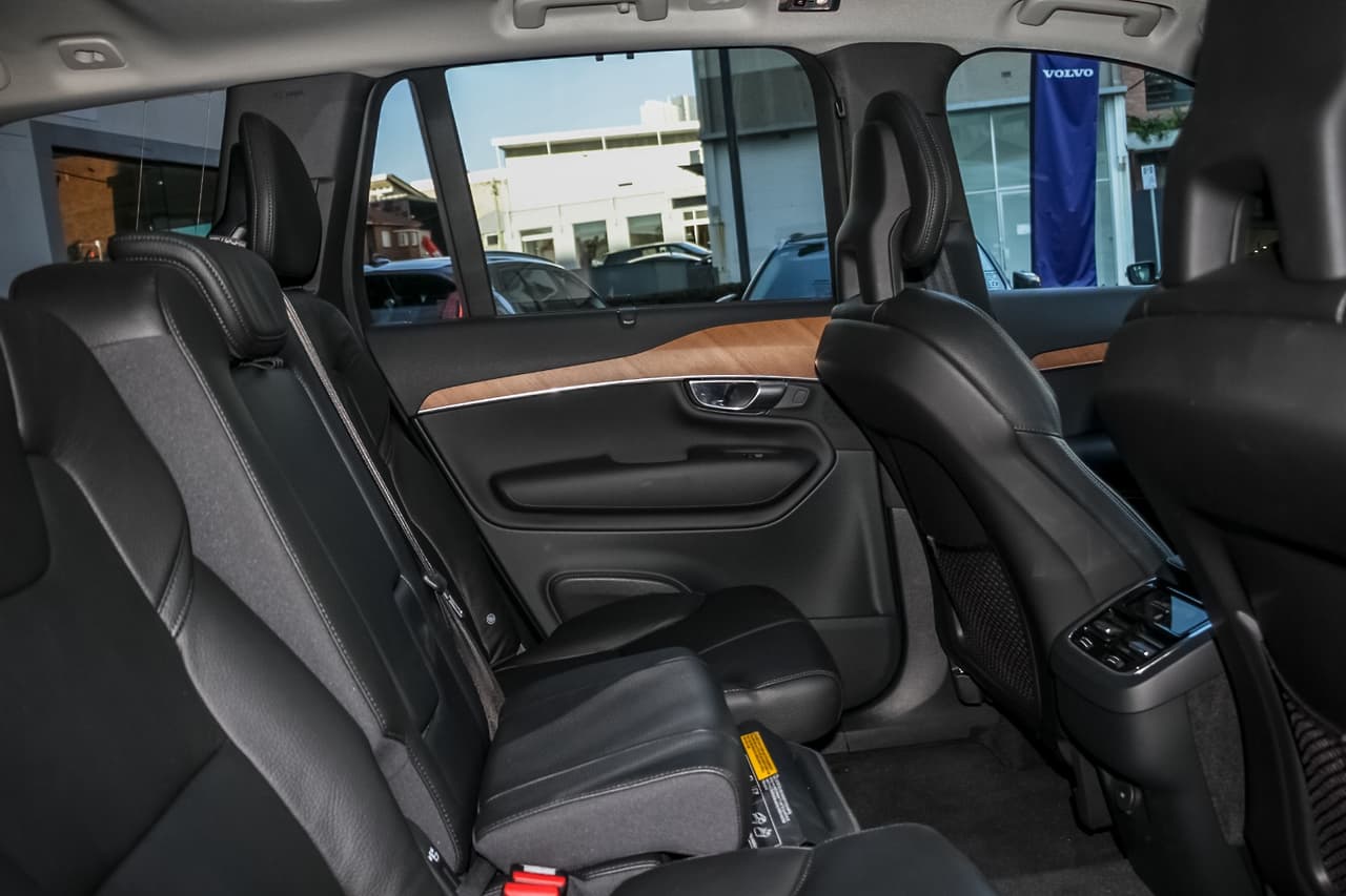 2020 MYon Volvo XC90 L Series D5 Momentum SUV Image 10