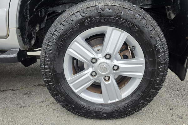 2012 MY10 Toyota LandCruiser VDJ200R Sahara SUV Image 11