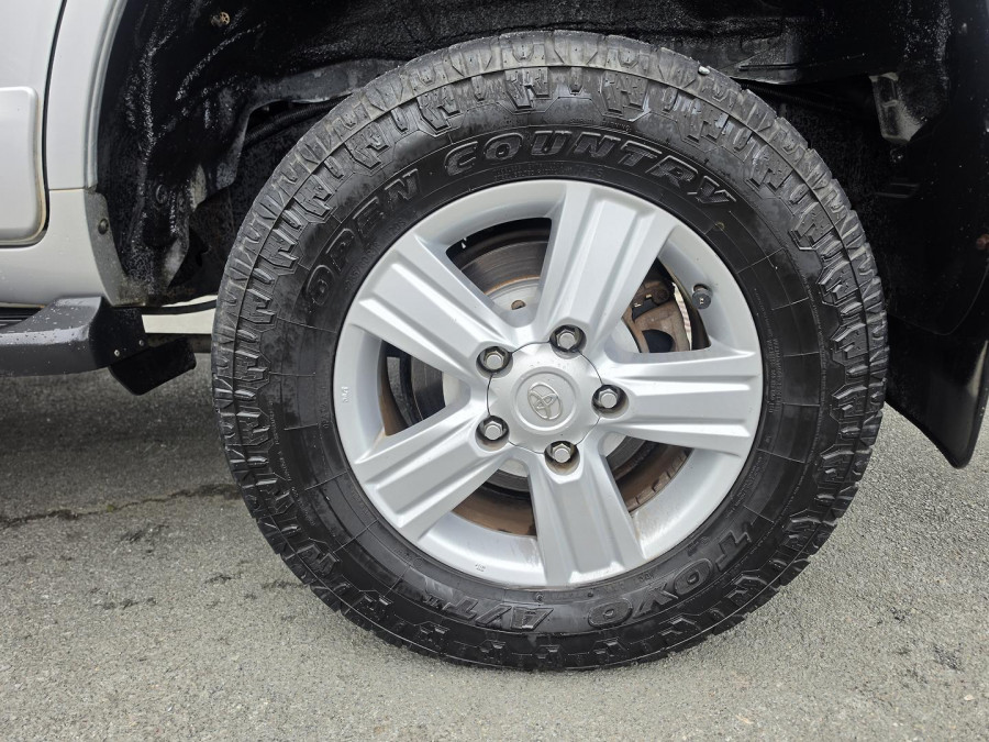 2012 MY10 Toyota LandCruiser VDJ200R Sahara SUV Image 11