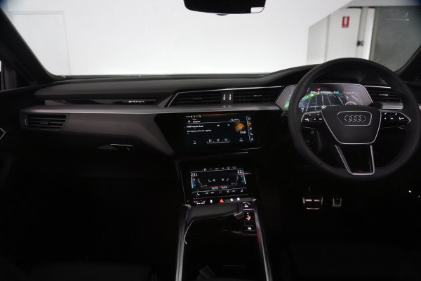 2024 Audi SQ8  GE e-tron SUV Image 33
