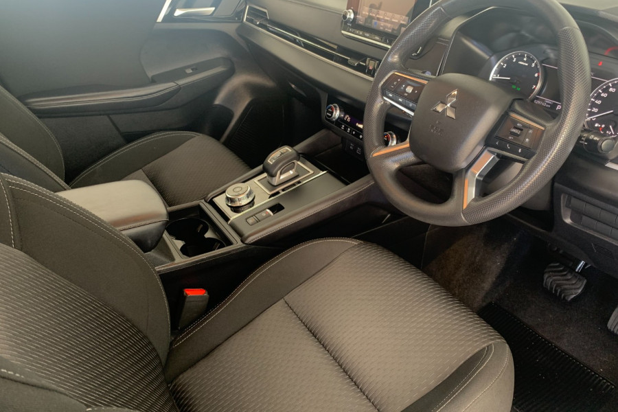2023 Mitsubishi Outlander ZM ES SUV Image 7