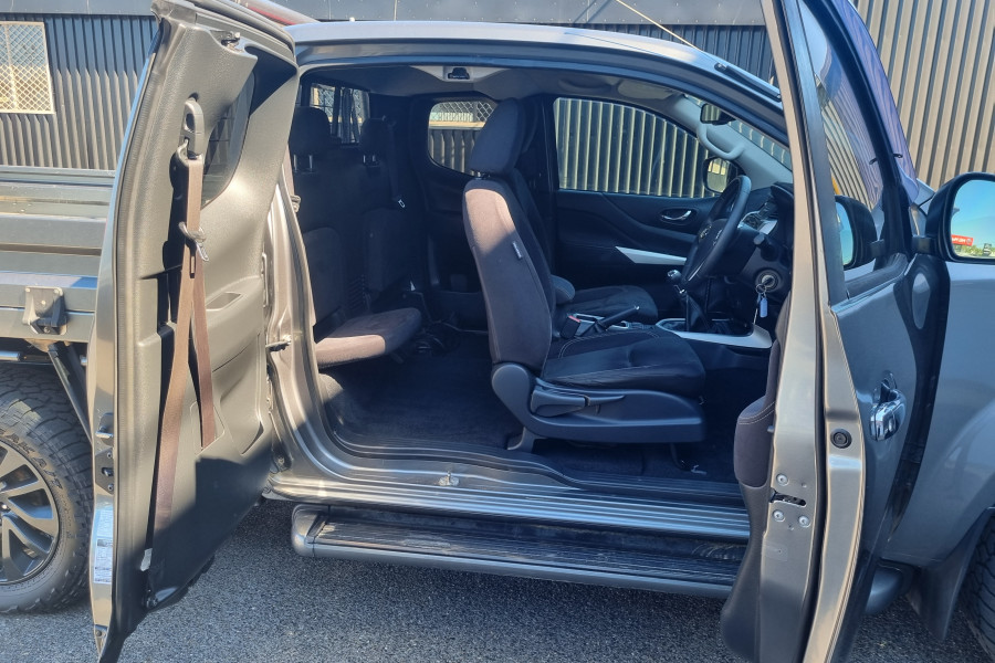 2017 Nissan Navara D23 ST King Cab Pickup Image 11