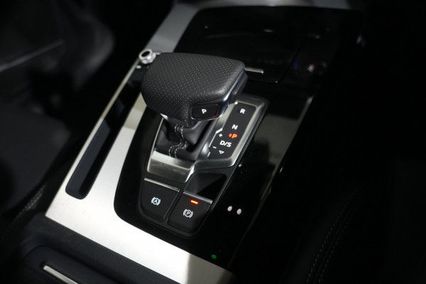2025 Audi Q5 FY 55 TFSI e S Line SUV image 19