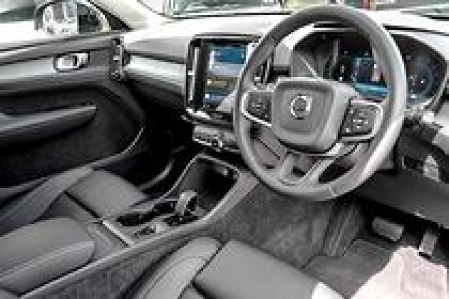 2025 Volvo XC40 XZ Plus B4 SUV Image 6