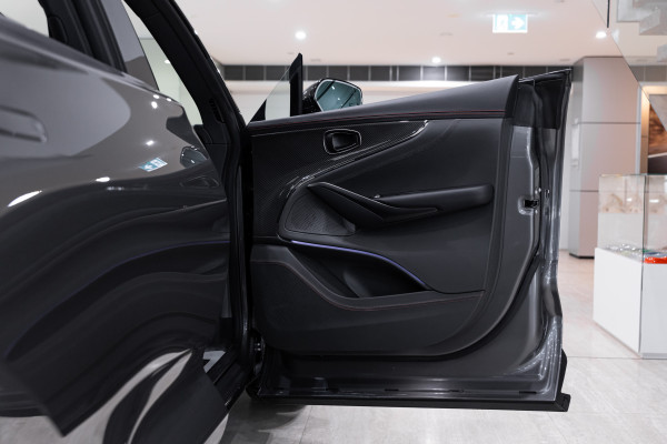 2025 Aston Martin DBX Wagon Image 40