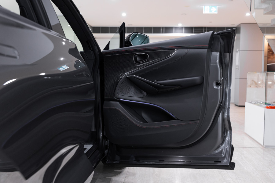 2025 Aston Martin DBX Wagon Image 40