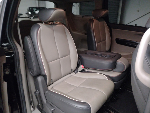 2015 MY16 Kia Carnival YP Platinum People Mover image 12