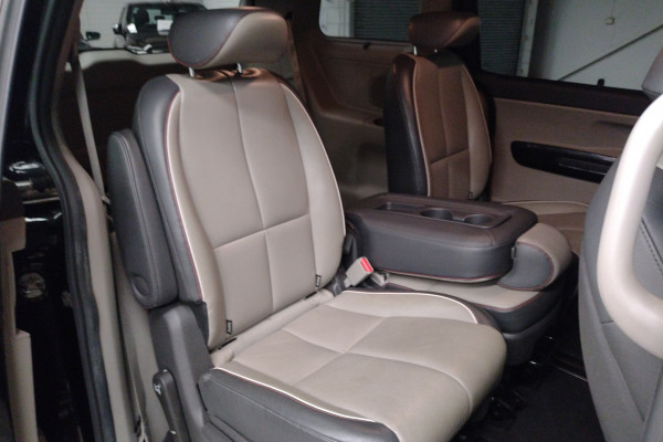 2015 MY16 Kia Carnival YP Platinum People Mover