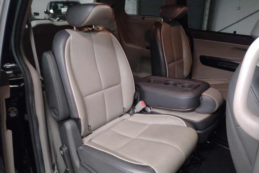 2015 MY16 Kia Carnival YP Platinum People Mover