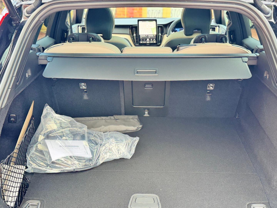 2025 Volvo XC60 UZ Plus T8 Plug-in Hybrid SUV Image 17
