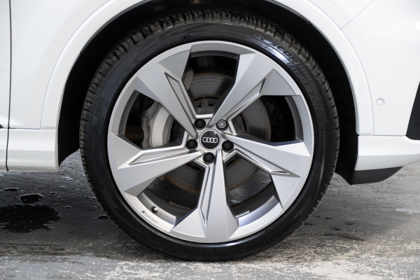 2021 Audi Q7 4M 55 TFSI S line SUV Image 6