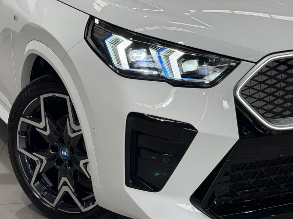 2024 BMW iX2 U10 eDrive20 M Sport SUV image 2