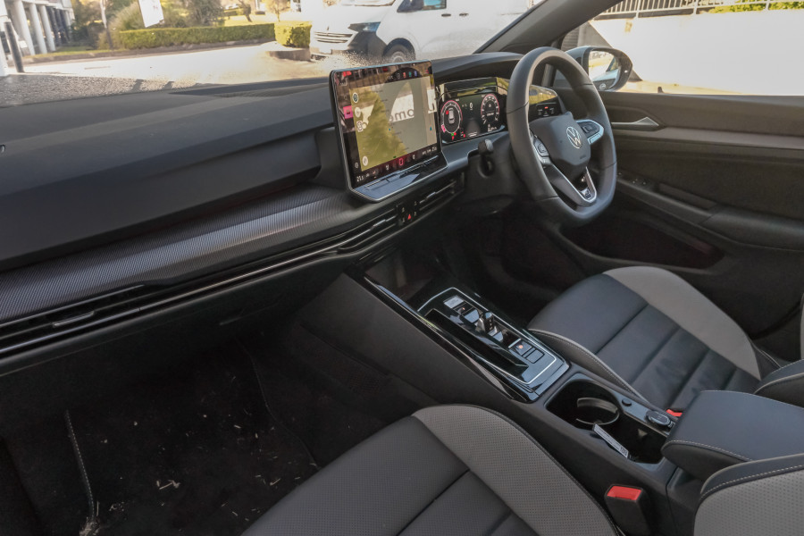 2025 Volkswagen Golf 8.5 110TSI R-Line Hatch Image 8