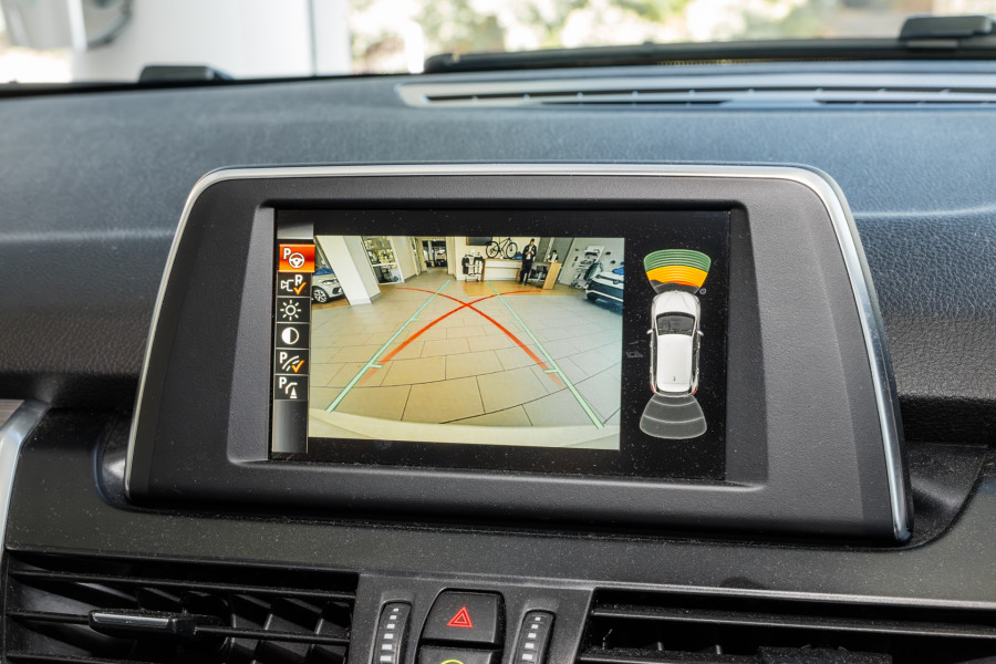 2015 BMW 2 Series 220i Sport Line Hatch