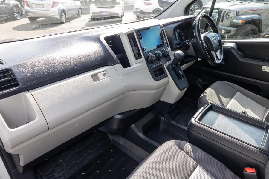 2022 Toyota HiAce GDH300R  Van Image 8