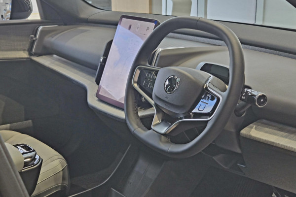 2026 Volvo EX30  Single Motor Extended Range Ultra SUV Image 10