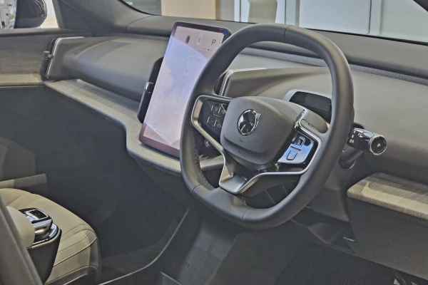 2026 Volvo EX30  Single Motor Extended Range Ultra SUV Image 10