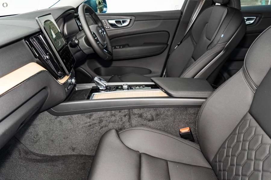 2026 Volvo XC60 UZ Plus B5 Bright SUV Image 9