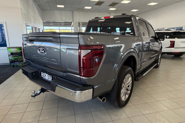 2024 Ford F-150  Lariat Dual Cab Image 7