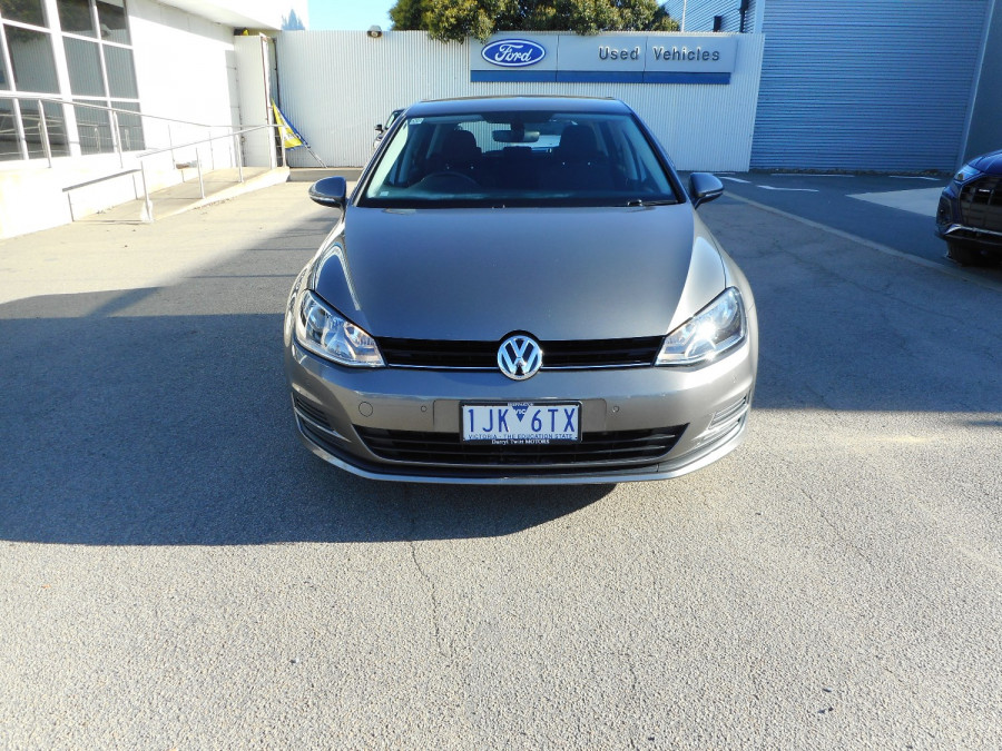 2017 Volkswagen Golf Hatchback Image 3