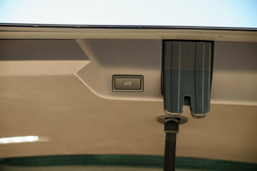 2026 Volkswagen Multivan T7 TDI360 Life SWB Convertible Image 9