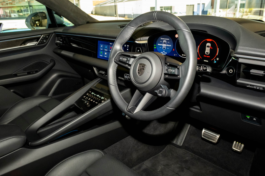 2025 Porsche Macan SUV