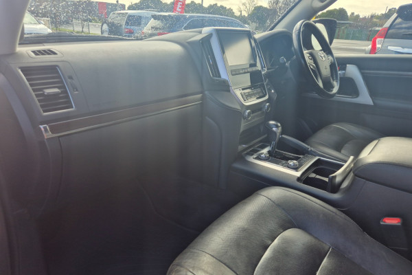 2019 Toyota LandCruiser VDJ200R VX SUV Image 32