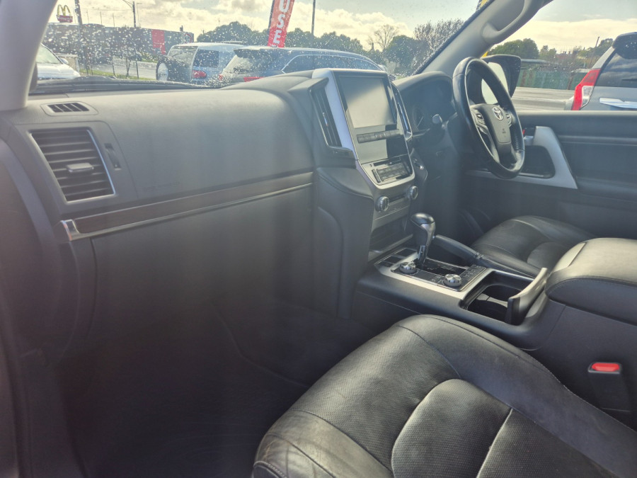 2019 Toyota LandCruiser VDJ200R VX SUV Image 32