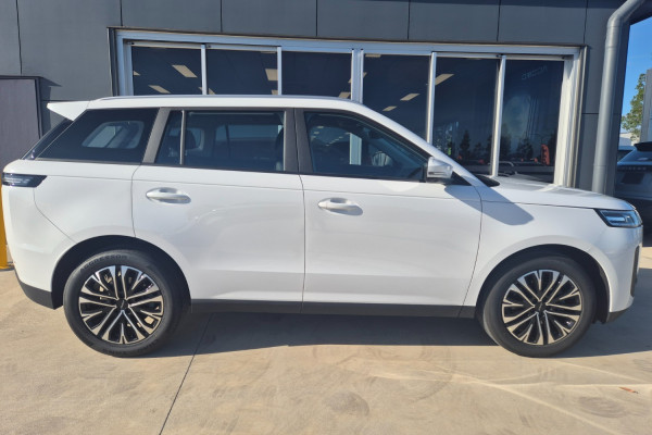 2026 Jaecoo J5  Summit SUV Image 18