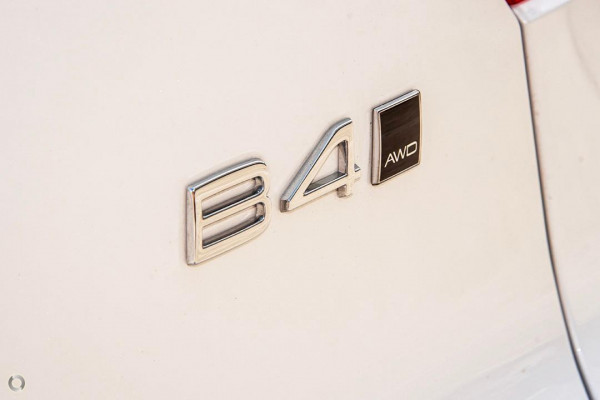 2026 Volvo XC40 XZ Ultra B4 Dark SUV Image 11