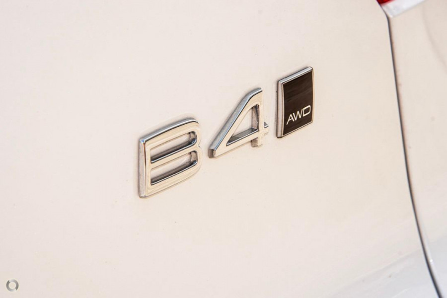 2026 Volvo XC40 XZ Ultra B4 Dark SUV Image 11