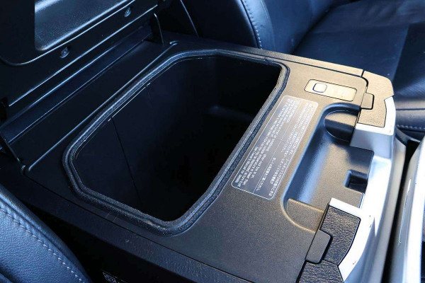 2018 Toyota LandCruiser VDJ200R Sahara SUV Image 18