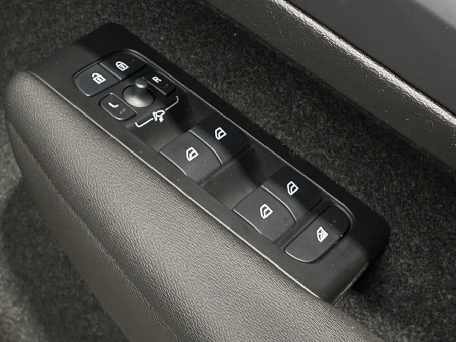 2025 Volvo XC40 XZ Plus B4 SUV Image 12