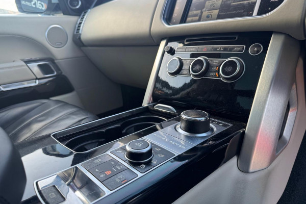 2014 MY14.5 Land Rover Range Rover L405 SDV8 Vogue SE SUV Image 17