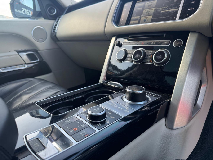 2014 MY14.5 Land Rover Range Rover L405 SDV8 Vogue SE SUV Image 17