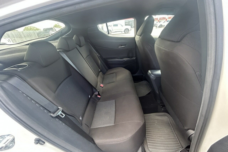 2018 Toyota C-HR NGX10R  SUV Image 17