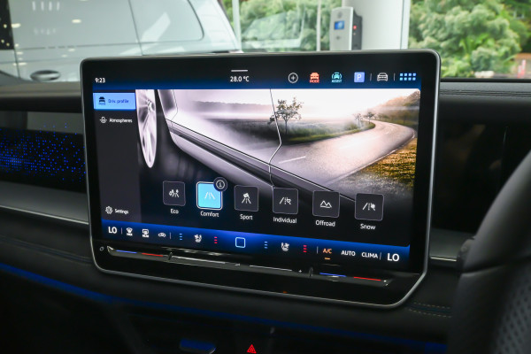 2025 Volkswagen Tayron R4 195TSI R-Line SUV Image 17