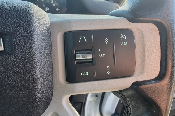 2020 MY21 Land Rover Defender L663 110 D300 SE SUV Image 29