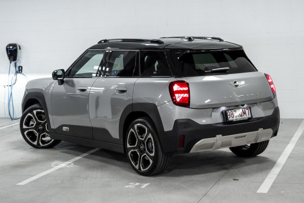 2026 MINI Aceman J05 SE Favoured Hatch image 2