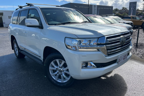 2016 Toyota LandCruiser VDJ200R Sahara SUV Image 1