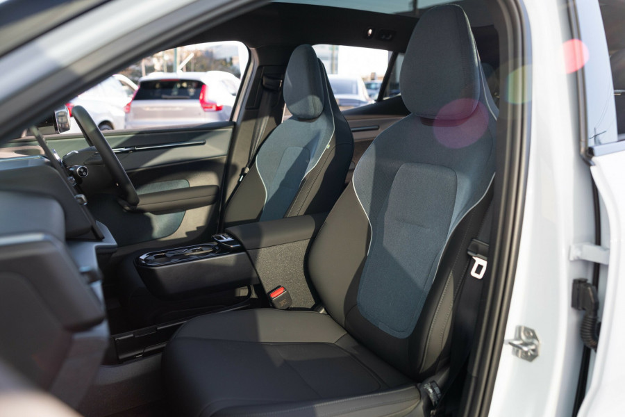 2026 Volvo EX30 Cross Country  Ultra Twin Motor Performance SUV Image 4