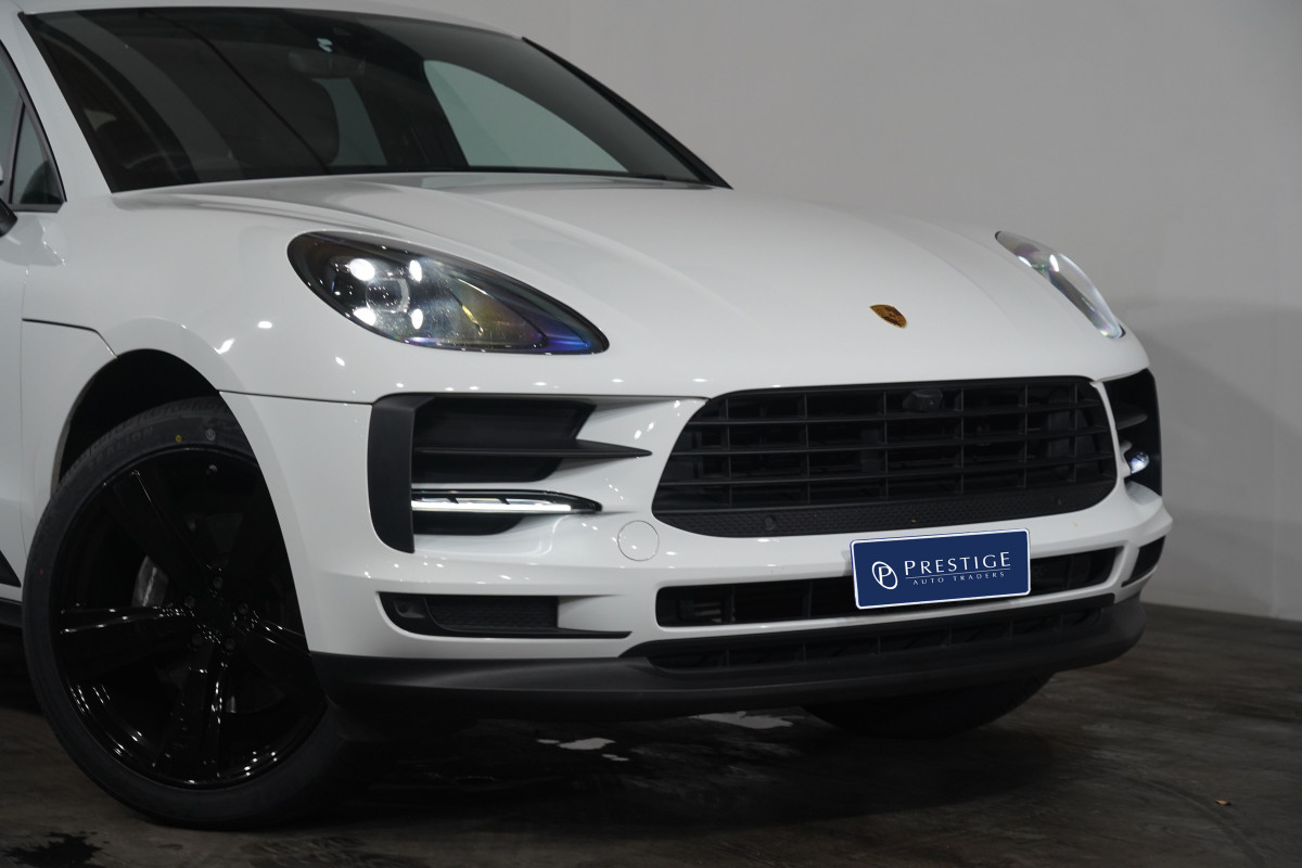 2020 Porsche Macan SUV Image 2