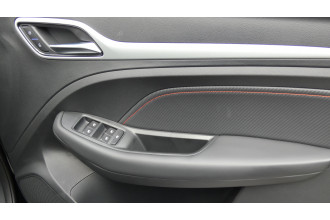 2024 MG ZST S13 ESSENCE SUV